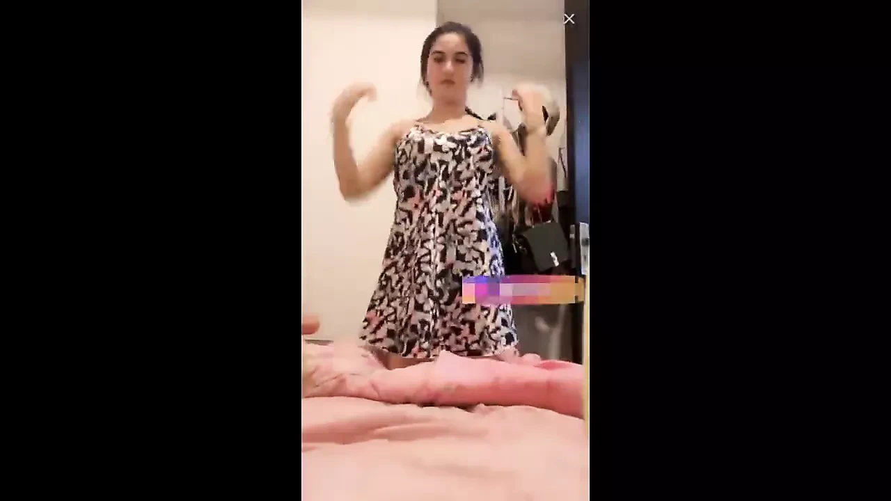 Indonesian Diva Shows Her Nipple Uting in Bigo Live