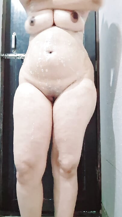Ateşli yenge banyoda anal seks yapıyor