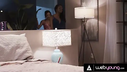 Две гетеро-девственницы выпускной крошки Avery Black и Destiny Mira сбрасывают своих бойфрендов для лесбийского секса