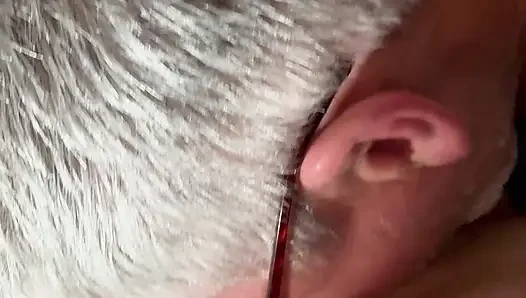 Güzel sert sikiş, göğüste ayaklar amcığıma boşalıyor