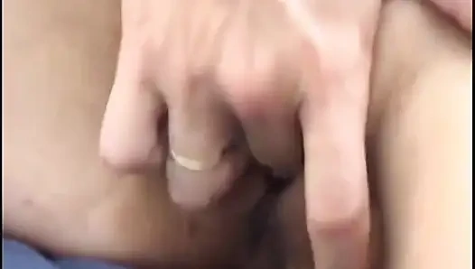 Genç Anais, ilk kez yumrukla sikiliyor ve anal sikiliyor