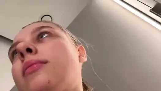 Jucielussie возбужденная в раздевалке