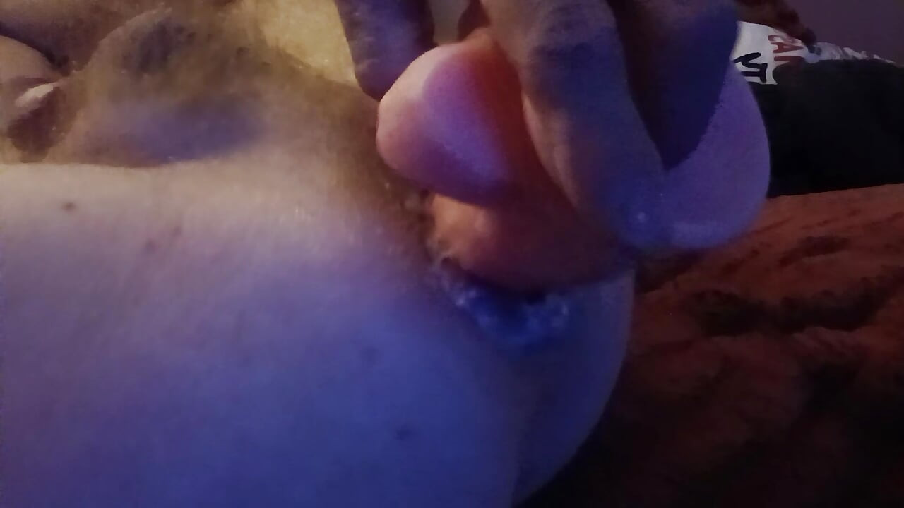 Showing you what my naughty little hole can do
