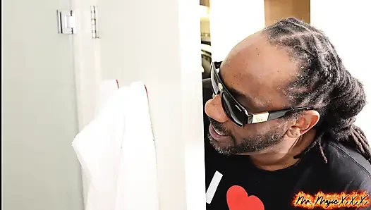 Morgan shipley und nina nite duschen zusammen und teilen dann mr. Majic danach