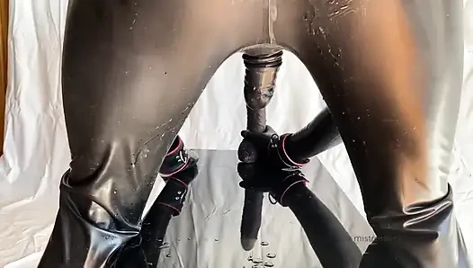 Dominatrix sahibe April lastik köle cezası