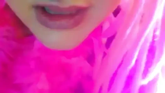 Komm auf meine hand und schlüpfe es wie eine kleine sissy-schlampe