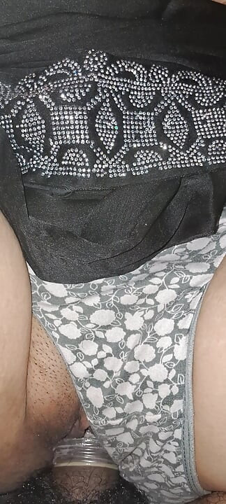 Pieprzona indyjska gospodyni domowa czarna sari top sex