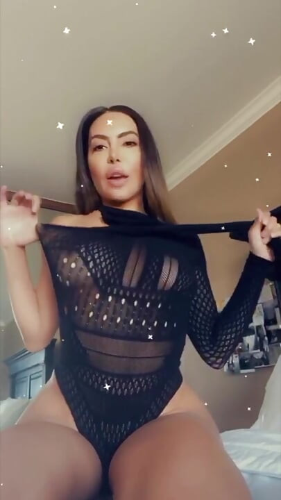 ラティーナ・レラ・スターによるアップクローズ・プッシー・オーガズム