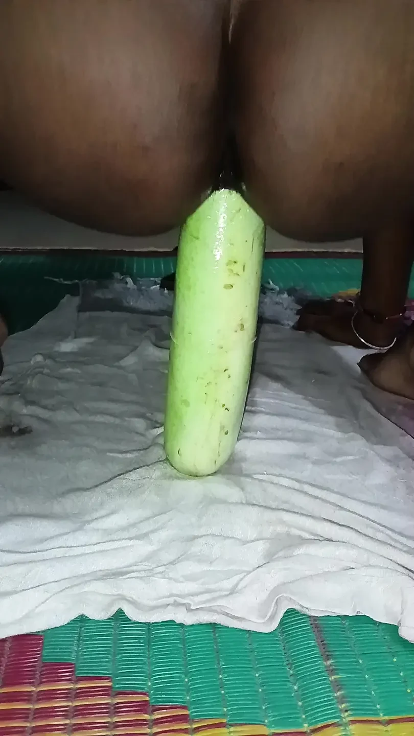 Bhabhi Ne jabardast louki chut me dala