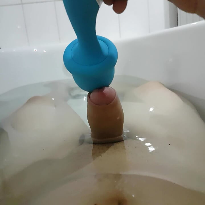 Вибратор в ванне