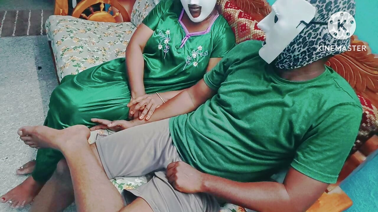Tamil - chica india seduciendo a su novio y le dio un buen golpe para llevarlo a la cama - gemidos eróticos con audio tamil