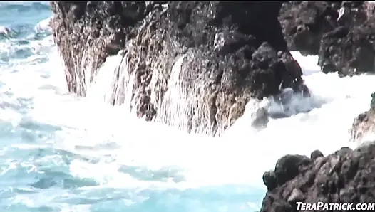 Alexis Amore takes Tommy Gunn in the ass outside