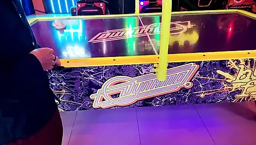 Encounter at the Mall of America (Minnesota): Between Luxury, Desire, and Pleasure