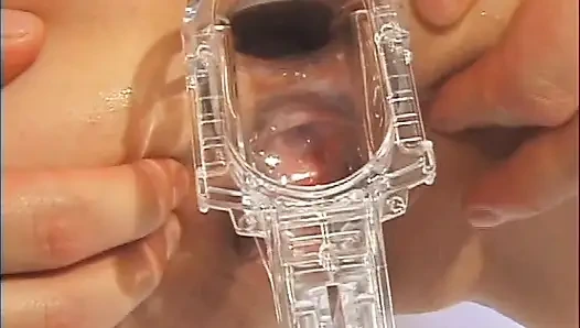 Beyaz çoraplı seksi sarışın götünü dolduruyor