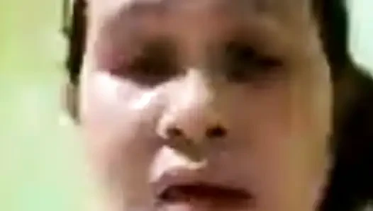 Мы разговариваем немного, затем делаем видео секс, чтобы освободить нашу похоть