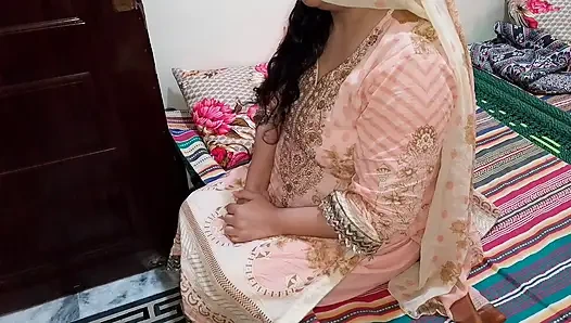 Father-in-law deliberately showed his cock to his young daughter-in-law