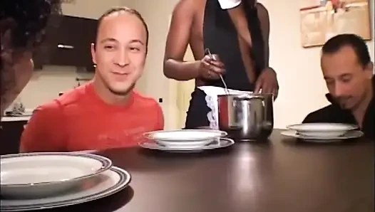 Undangan Makan Malam untuk 2 Pelacur (film Completo Centoxcento)