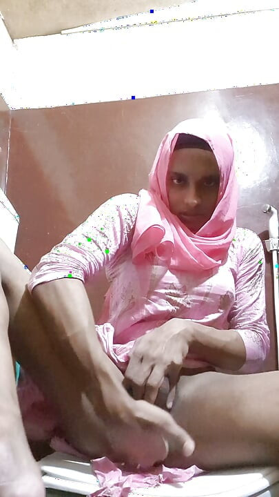 Desi hijabi sissy crossdresser girl masterbation