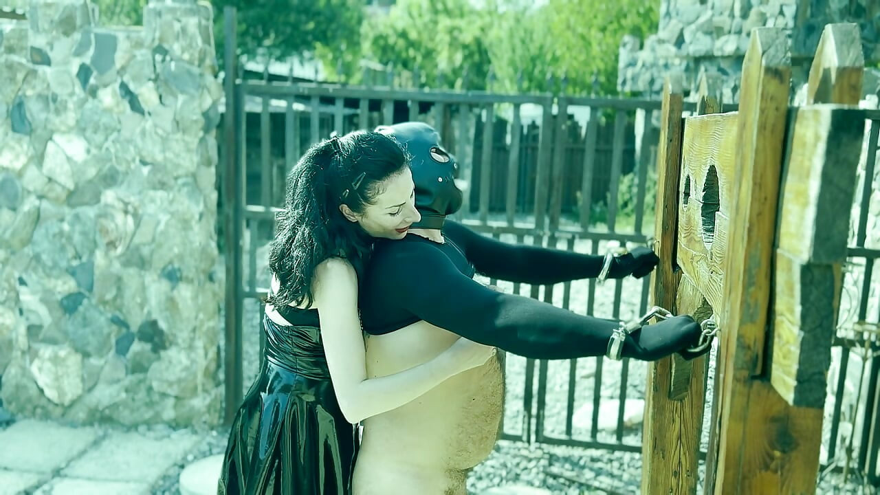 Ik zal je ballen vernietigen - mevrouw Dora Petrova in Dracula Femdom Castle