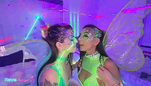 Rave beauties sasha tatcha dan si mungil rhea lagi asik di kamar tidur brian!