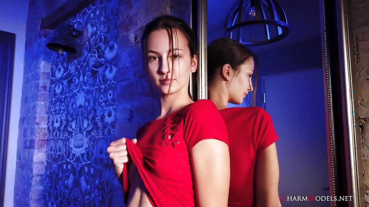 Adorable Teen Anna Without Panties - Video