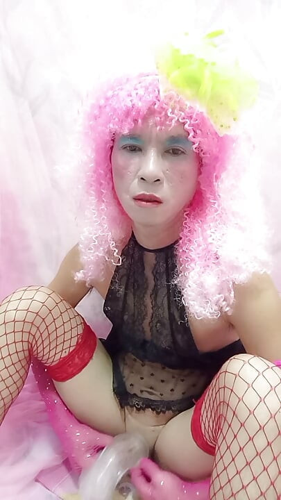 Oanh Le transgender i sexiga kläder porr kuk