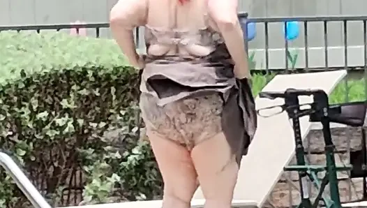 Musim Panas Telah Tiba! Waktunya Kunjungan Pertama Ke Kolam Renang Vicki Style Si Suster Seksi!