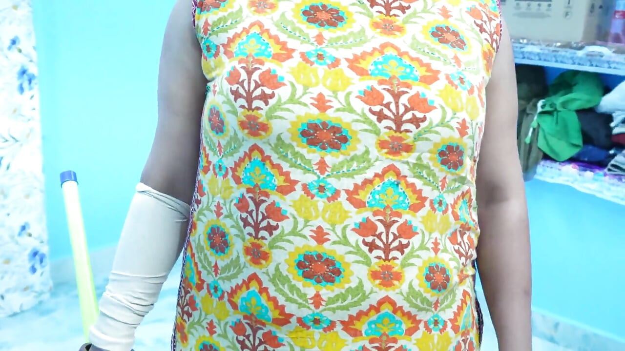hamen pata chala aur desi shaili men hamaari naukraani ko choda hindi odiyo ke saath