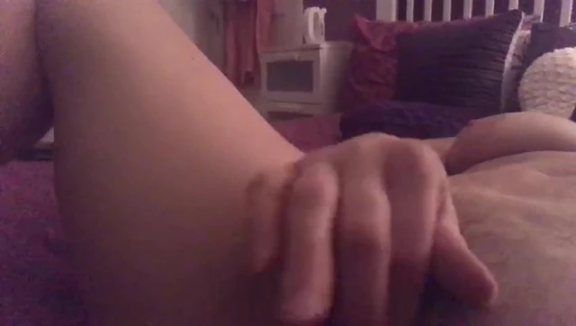 Scottish Milf cums