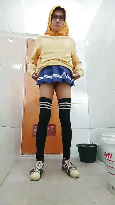 Hijab Asian Femboy Public Masturbate At Office Toilet