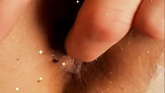 Amımı ve sıkı götümü parmaklıyorum