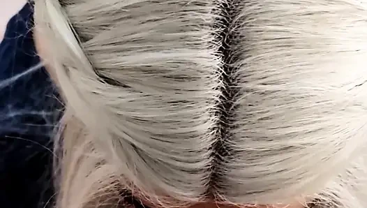 Cewek penurut ini nyepong kontol pria kulit putih dengan wig putih & warna biru - debora dientot habis-habisan sama kontol besar wellington sampai lubangnya menganga lebar