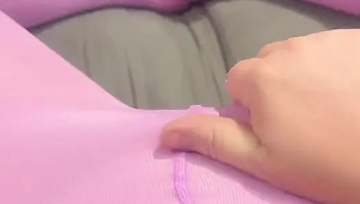 Pembe külotlu çoraplı trans kız lauren