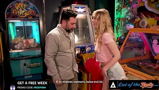 OUT OF THE FAMILY - Sexy Teen Sky Pierce Deepthroats Her Stepdad's Cock FRENCH SUBTITLES