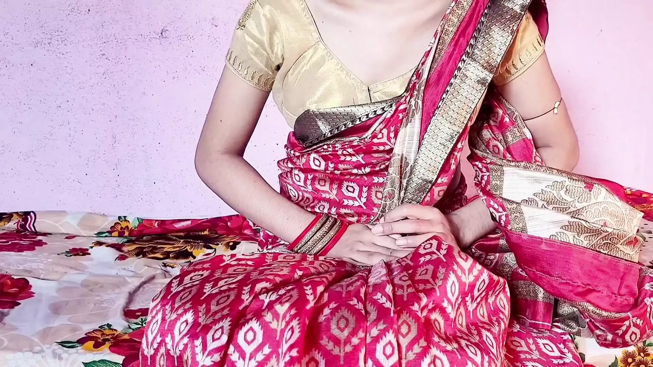 Indian saree me dekh kr bhabhi ko mn nehi mana to khub choda