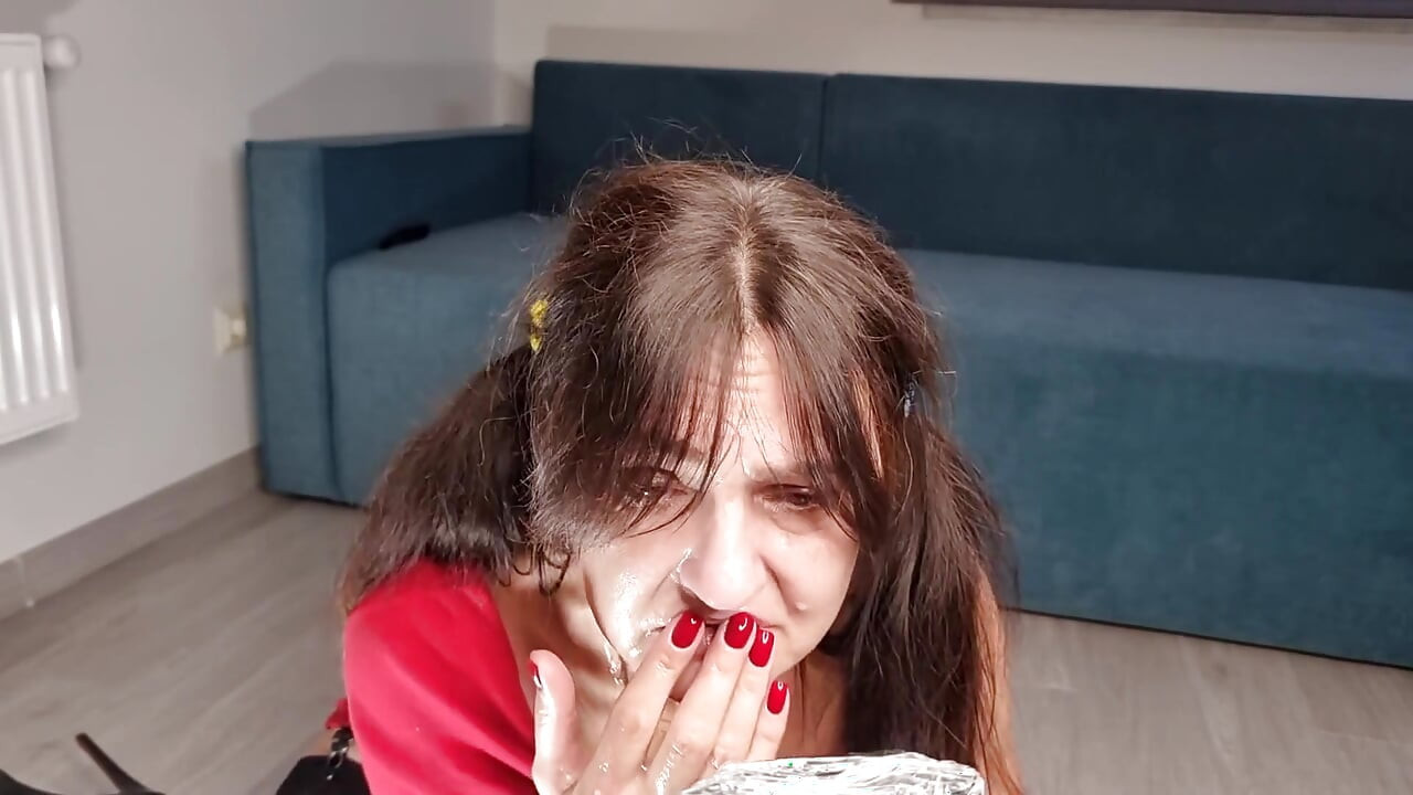 Pervertida milf em vermelho
