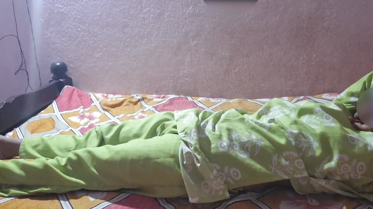 भारतीय Horrny सौतेली बहन अपने सौतेले भाई के साथ