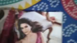 Kriti Sanon стонет с камшотом декольте 4