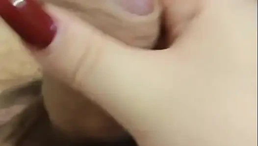 Bu küçük yarak aşağılanmayı ve gülmeyi seviyor ve ben bu konuda düşündüm de azıyorum.