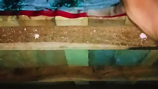 Sister-in-law's bad fucking and spreading both her legs, put the whole penis and took out the piss from the pussy.