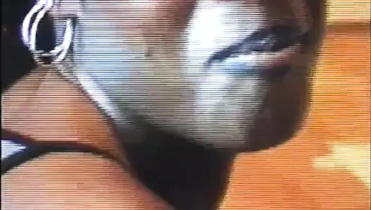 Хорошенькие черные лесбиянки лижут киску