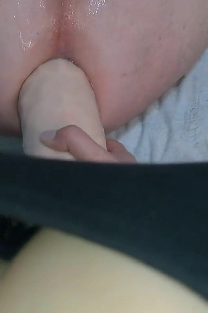 Fut o curvă anală în cur cu un vibrator imens dominatoare feminină