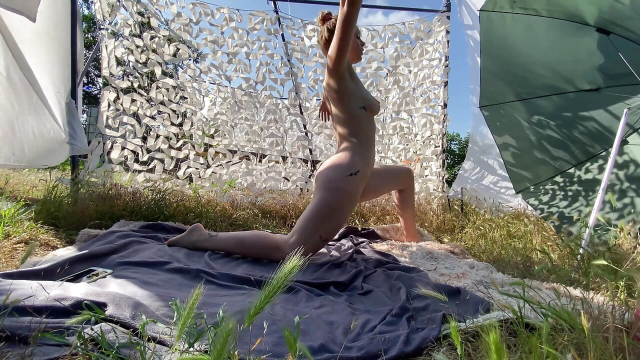 Striptease Workout & Nude Yoga