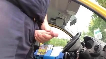 pajeandose en el coche