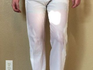 Desesperado xixi no meu jeans branco