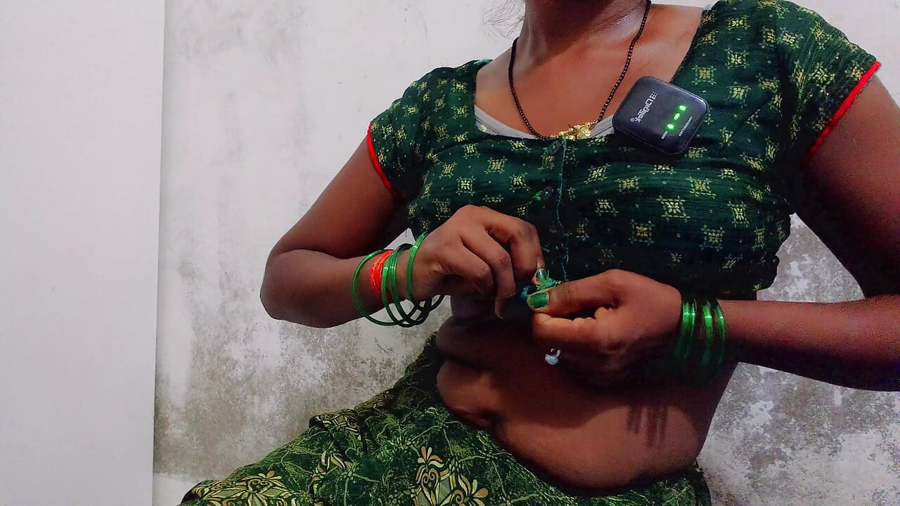 Desi ganv ki ghar patni thaayar choot men bare land ke lie ghar ka bana vidiyo