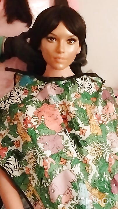 Nikki ebony sex doll colorful short hairdressing cape modeling session