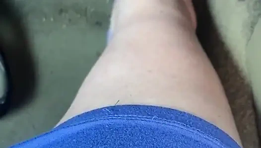 Накачка педали в фиолетовых носках