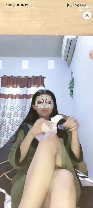 Chica Indo Masturbándose en Big