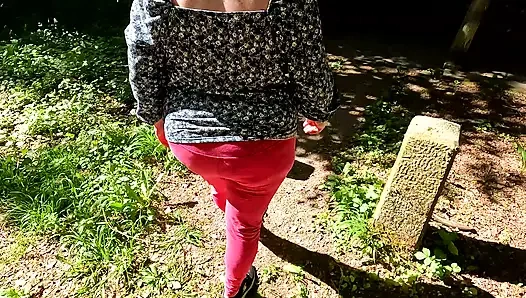 Leg deine Titten in die Reisszwecken